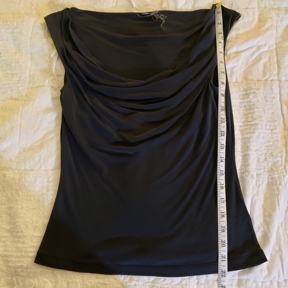 🛍🚨CLOSET CLEAROUT! Sleeveless Silk Blouse - Picture 5 of 6